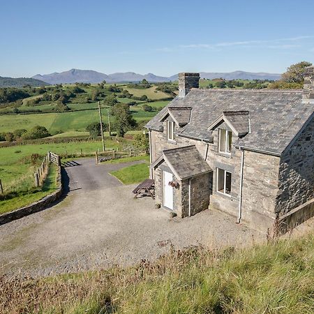 Cefn Bach Villa Capel Garmon Exteriör bild