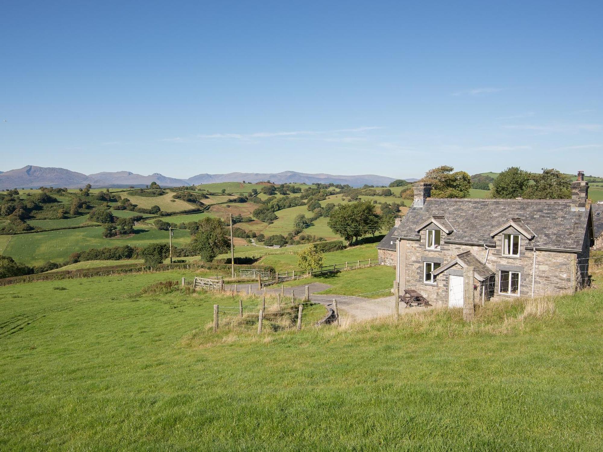 Cefn Bach Villa Capel Garmon Exteriör bild