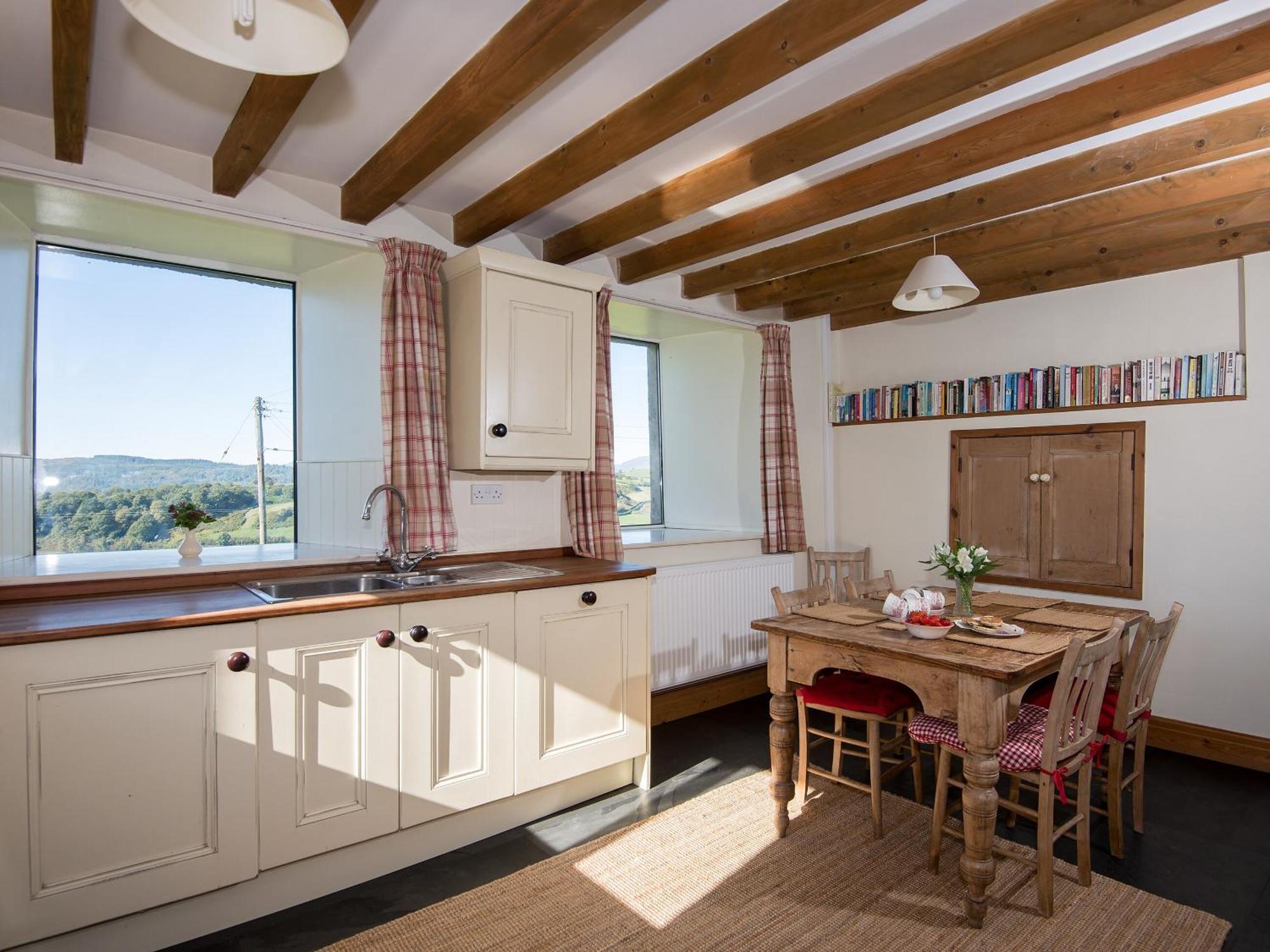 Cefn Bach Villa Capel Garmon Exteriör bild