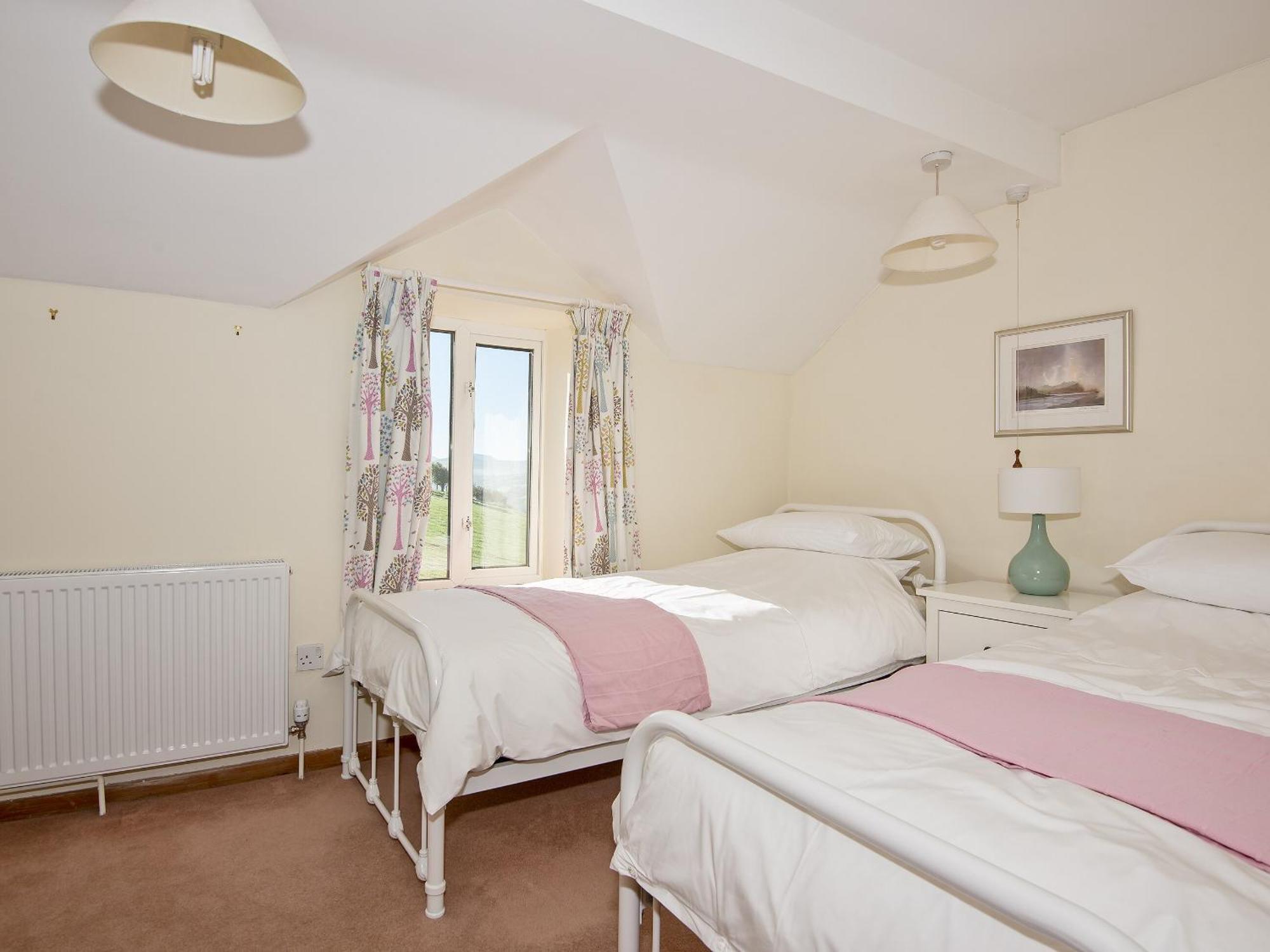 Cefn Bach Villa Capel Garmon Exteriör bild